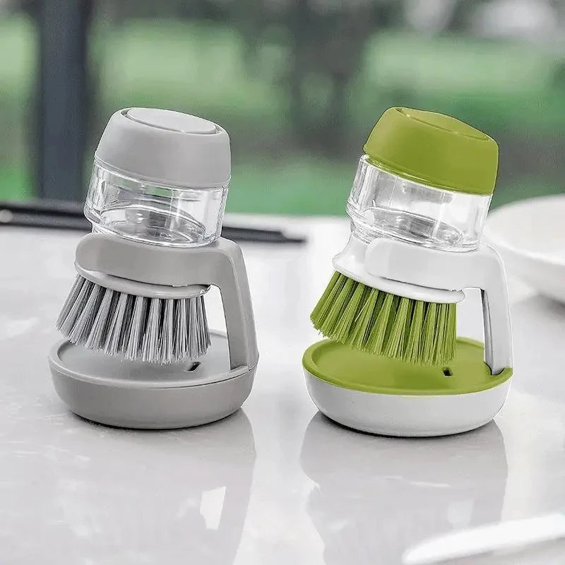 Brosse à vaisselle avec distributeur intégré